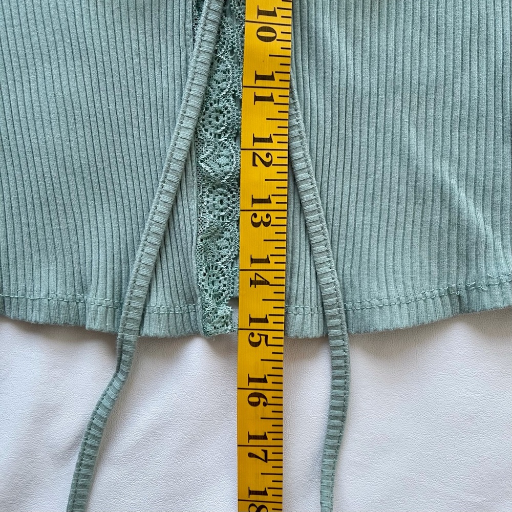 SHEIN V-Neck Tie Front Short Sleeve Ribbed Cropped Seafoam Green Top w/Lace Med. - Picture 9 of 10